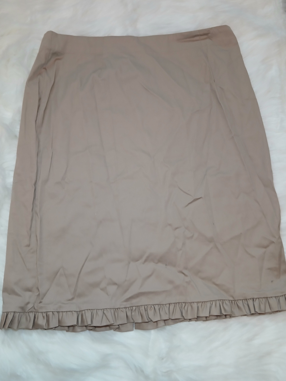 Women’s Ruffle Hem Pencil Skirt in Taupe